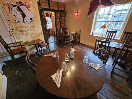Frou Frou Bistro